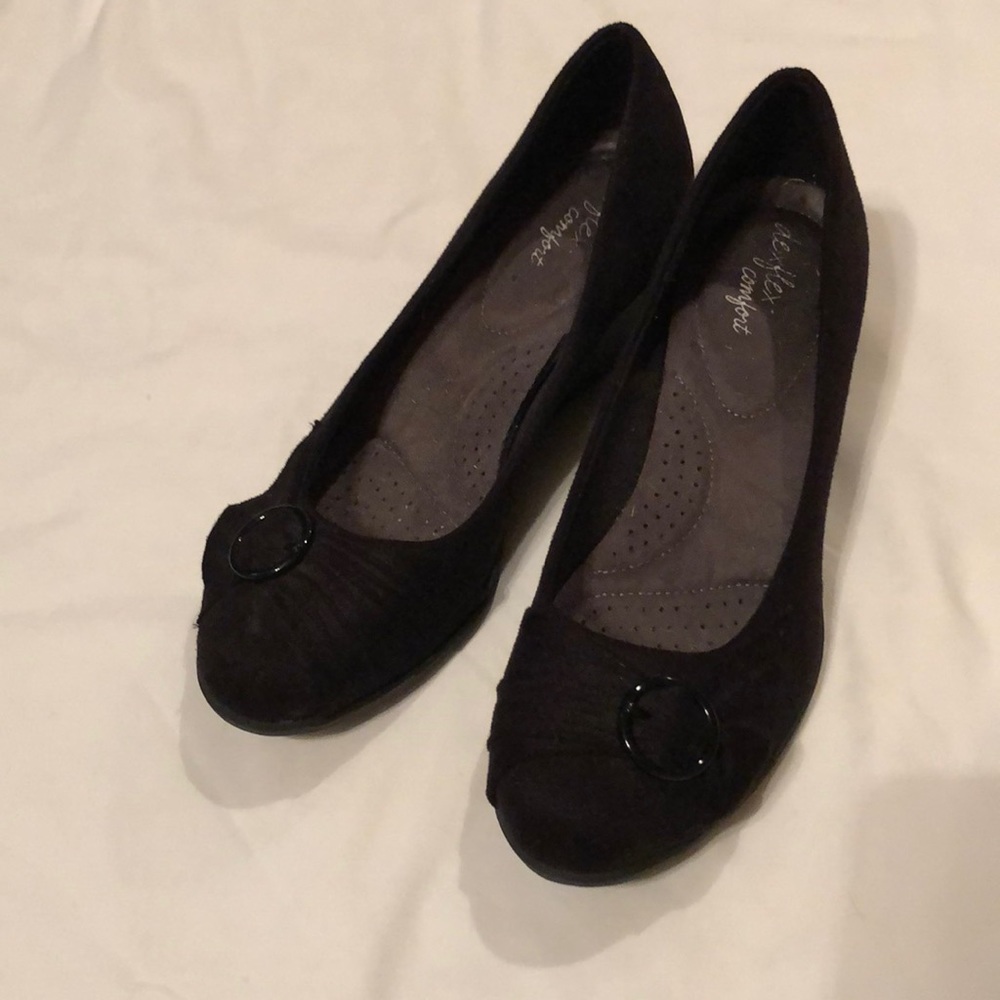Black suede dexflex comfort wedge Size 7.5